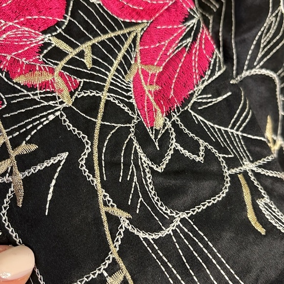 Chico’s Silk Blend Black Fuchsia Floral Embroidered Lined Jacket Sz 1 M/8 - Picture 13 of 13